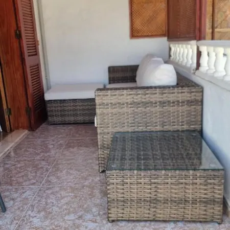 La Palmera1 Casa Al Primer Piso Con 2 - Two Bedroom House On The First Floor --- La Palmera 2 Casa En Planta Baja Con 1 Dormitorio, One Bedroom House On The Ground Floor Vakantiehuis *