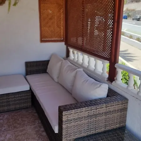 La Palmera1 Casa Al Primer Piso Con 2 - Two Bedroom House On The First Floor --- La Palmera 2 Casa En Planta Baja Con 1 Dormitorio, One Bedroom House On The Ground Floor
