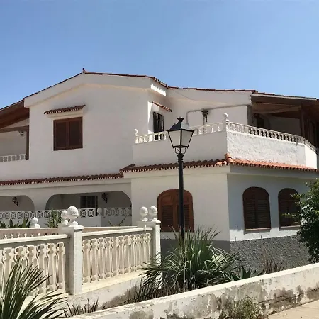 Feriehus La Palmera1 Casa Al Primer Piso Con 2 - Two Bedroom House On The First Floor --- La Palmera 2 Casa En Planta Baja Con 1 Dormitorio, One Bedroom House On The Ground Floor *