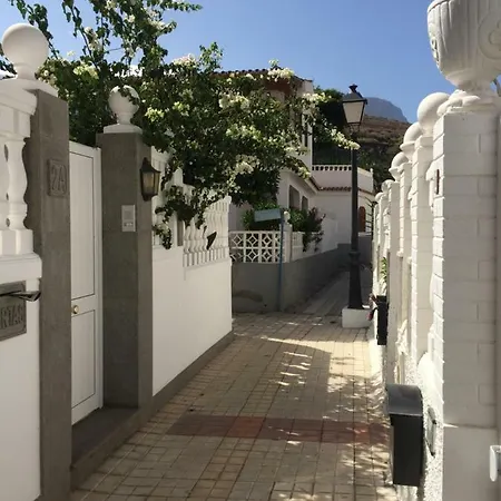 Feriehus La Palmera1 Casa Al Primer Piso Con 2 - Two Bedroom House On The First Floor --- La Palmera 2 Casa En Planta Baja Con 1 Dormitorio, One Bedroom House On The Ground Floor *