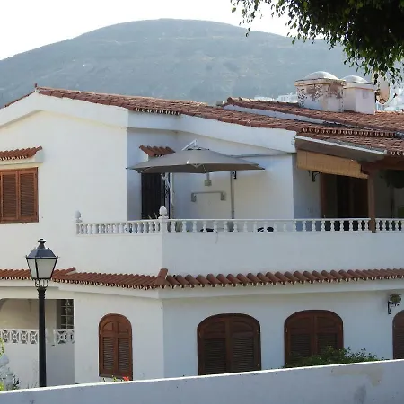 La Palmera1 Casa Al Primer Piso Con 2 - Two Bedroom House On The First Floor --- La Palmera 2 Casa En Planta Baja Con 1 Dormitorio, One Bedroom House On The Ground Floor *