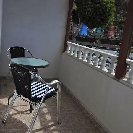 Vakantiehuis La Palmera1 Casa Al Primer Piso Con 2 - Two Bedroom House On The First Floor --- La Palmera 2 Casa En Planta Baja Con 1 Dormitorio, One Bedroom House On The Ground Floor *