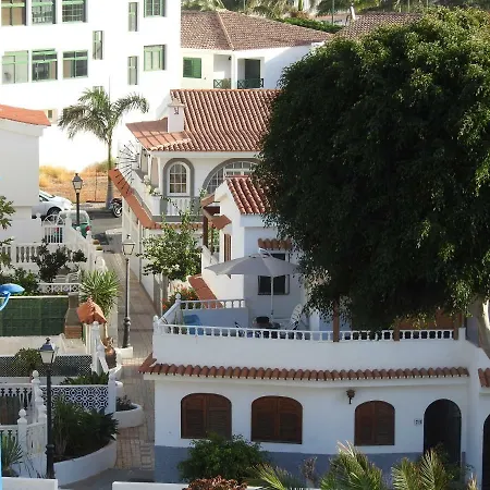 La Palmera1 Casa Al Primer Piso Con 2 - Two Bedroom House On The First Floor --- La Palmera 2 Casa En Planta Baja Con 1 Dormitorio, One Bedroom House On The Ground Floor بيت للعطل